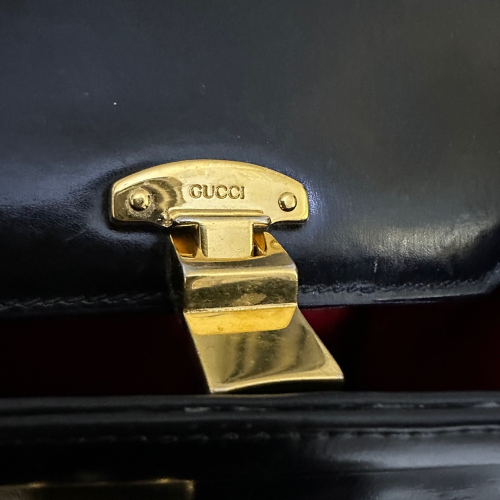 Gucci Vintage 1980's RARE black Leather 3-way bag, stunning red leather interior - Picture 8 of 13
